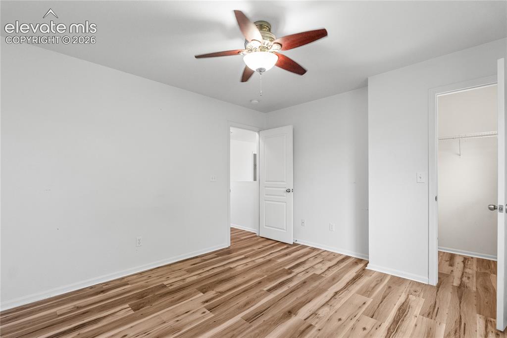 Image 19 of 27: Bedroom