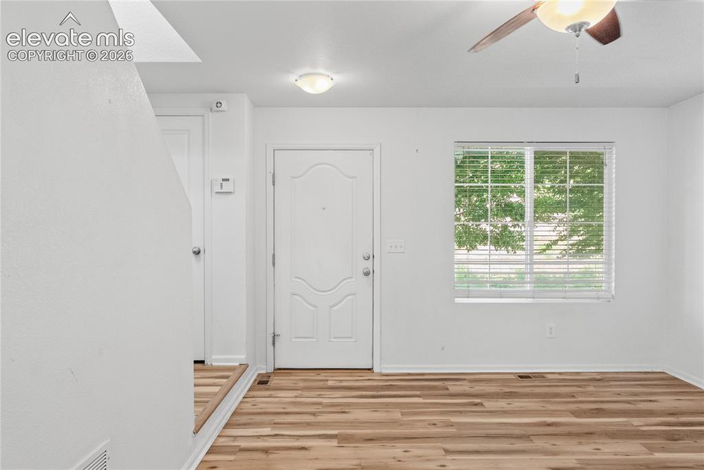 Image 4 of 27: Entry