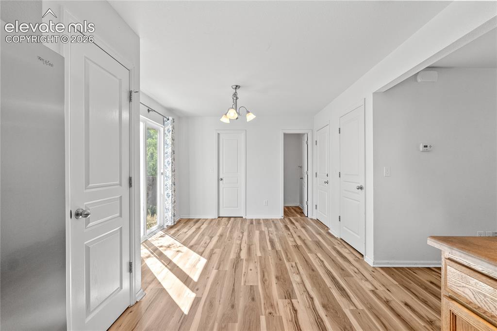 Image 9 of 27: Dining Area