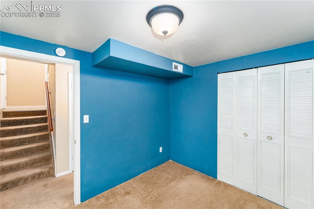 Image 19 of 28: Bedroom