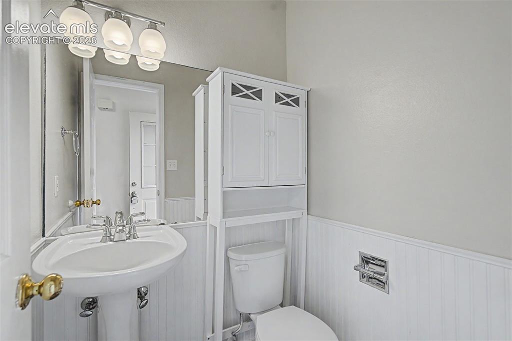 Image 13 of 32: Bathroom