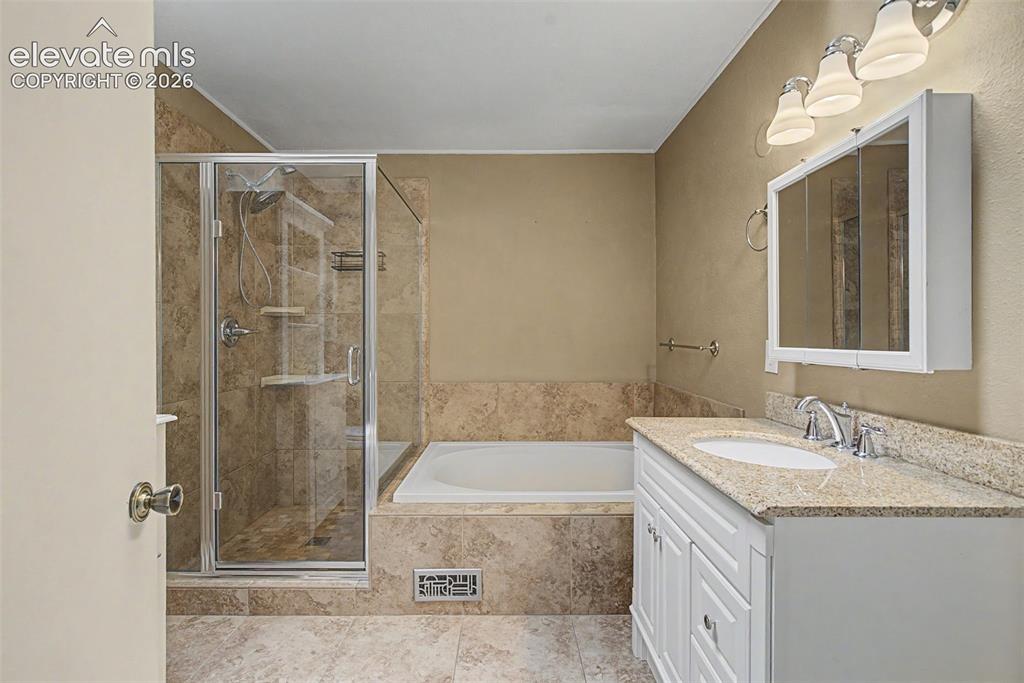 Image 17 of 32: Bathroom