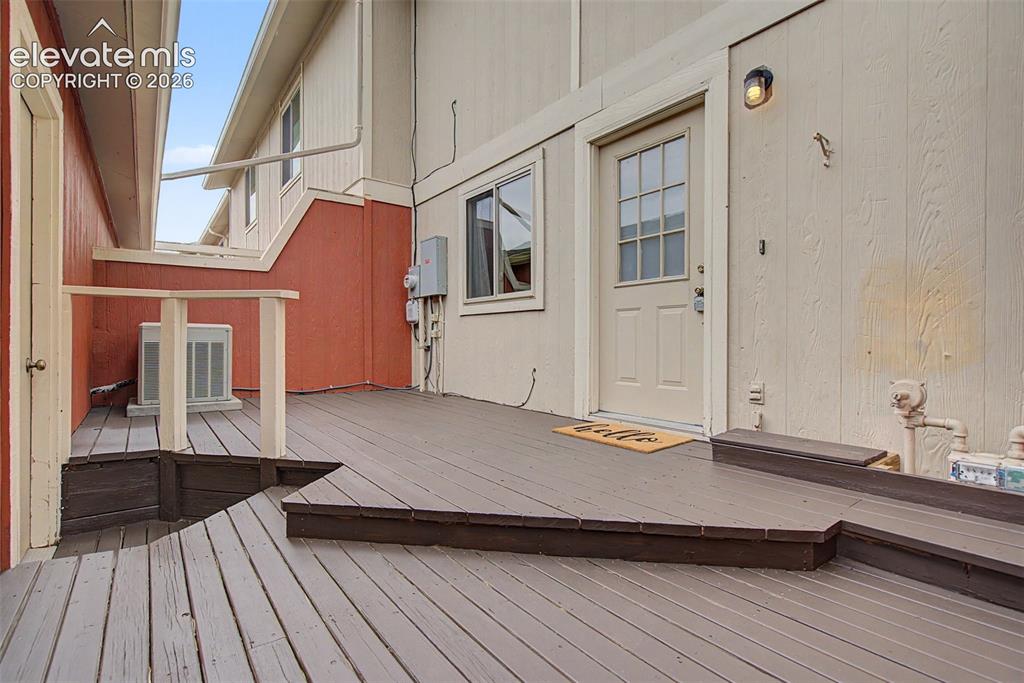 Image 32 of 32: Deck