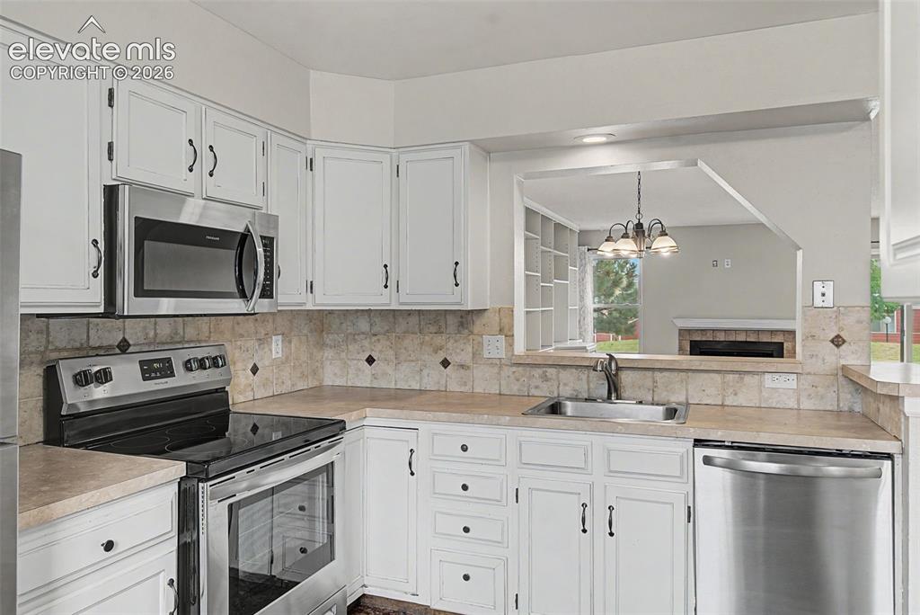 Image 5 of 32: Kitchen