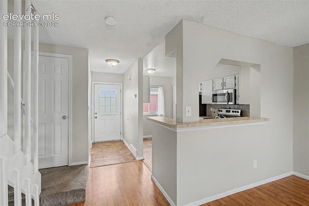 Image 8 of 32: Kitchen