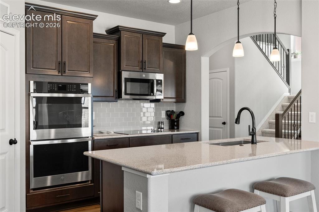 Image 14 of 49: Kitchen