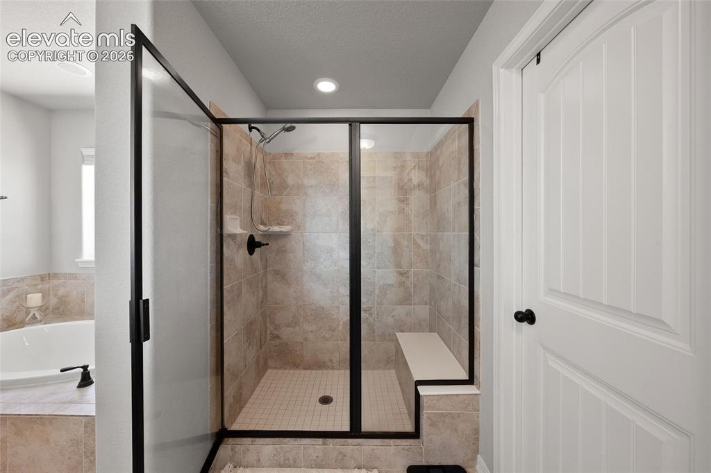 Image 29 of 49: Bathroom