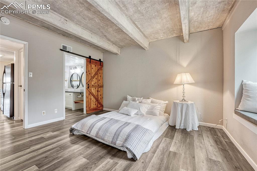 Image 21 of 43: Bedroom