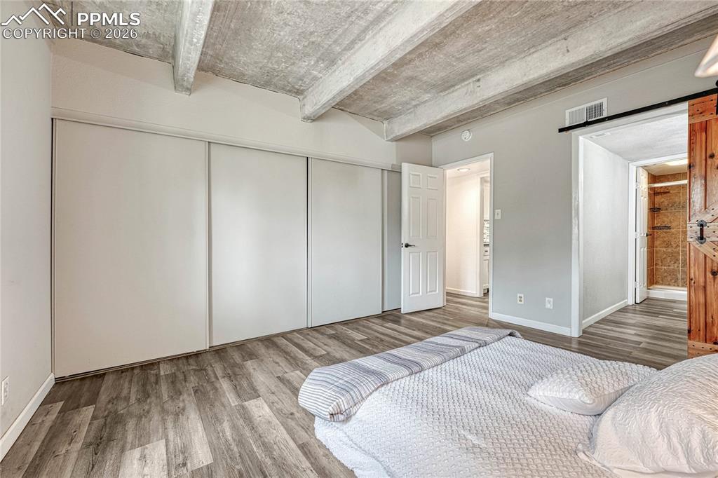 Image 22 of 43: Bedroom