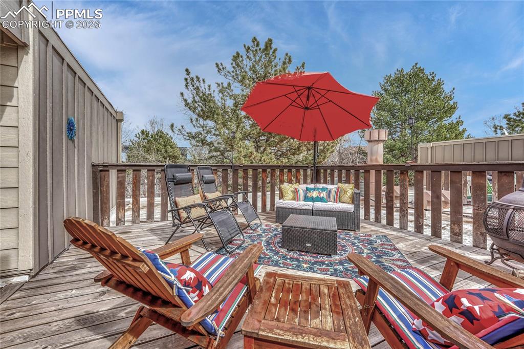 Image 33 of 43: Deck