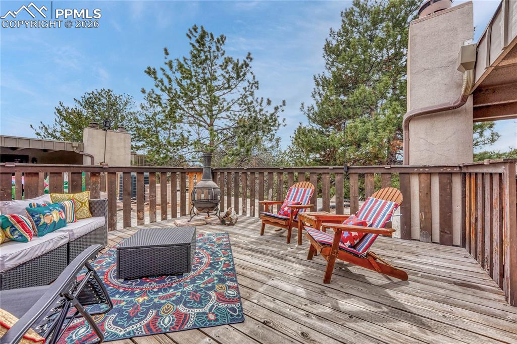 Image 34 of 43: Deck