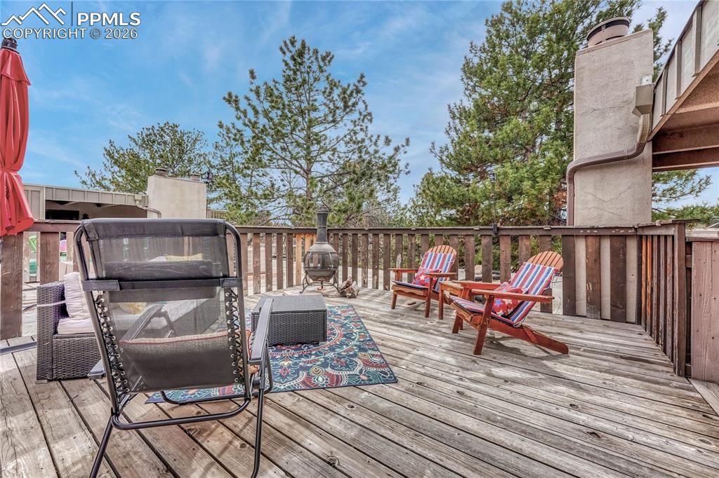 Image 35 of 43: Deck