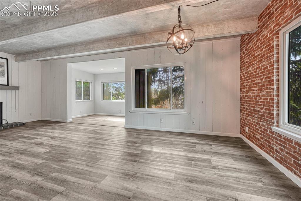 Image 8 of 43: Dining Area