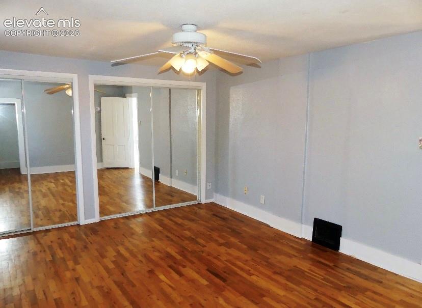 Image 10 of 11: Bedroom