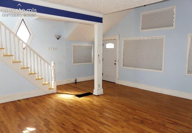 Image 3 of 11: Entry