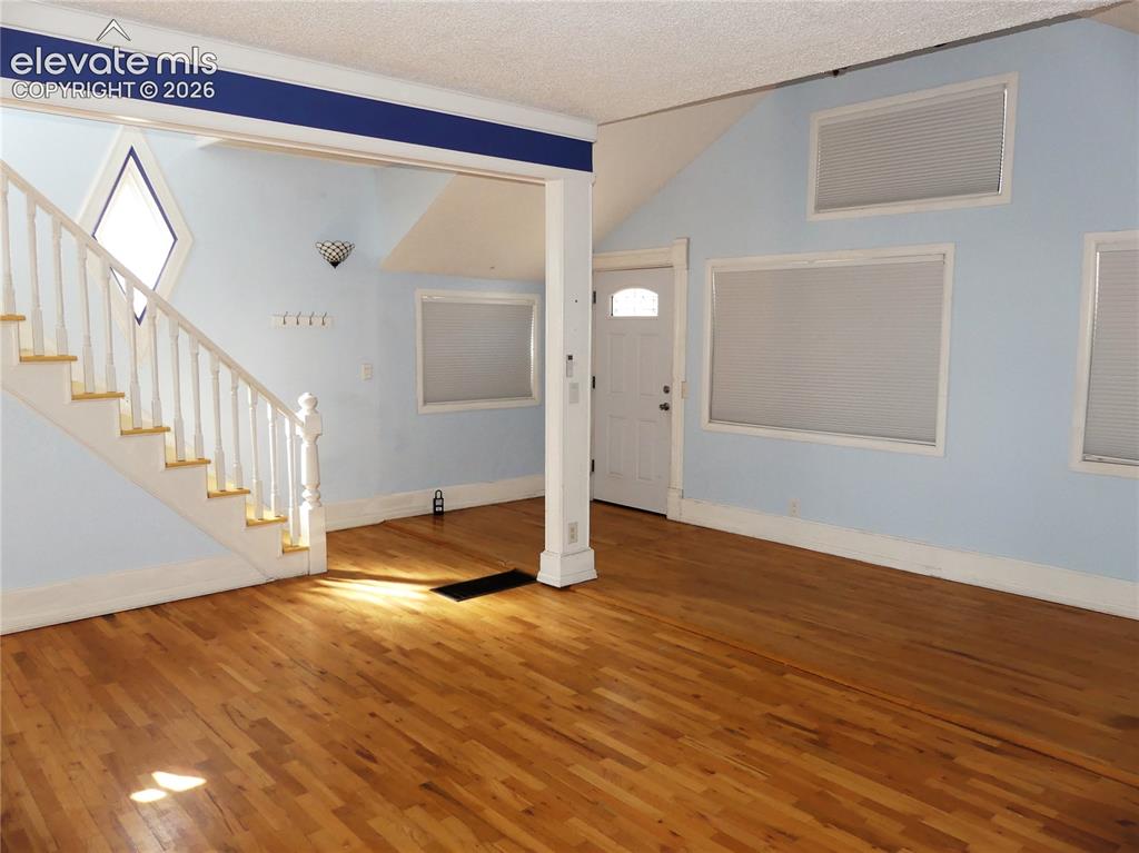 Image 5 of 11: Entry
