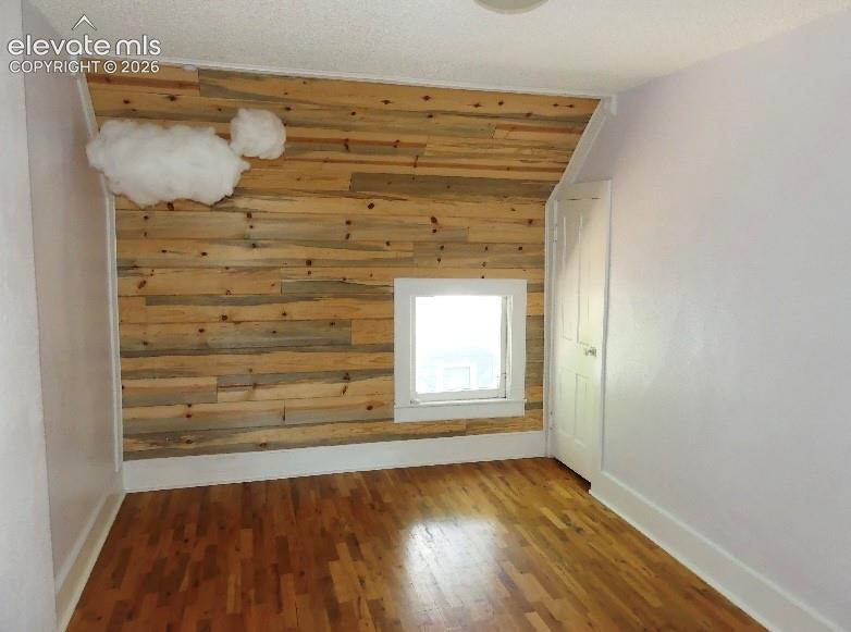 Image 9 of 11: Bonus Room