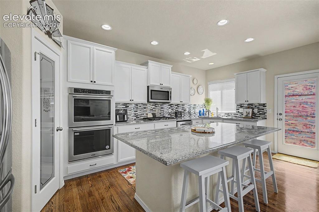 Image 11 of 39: Kitchen