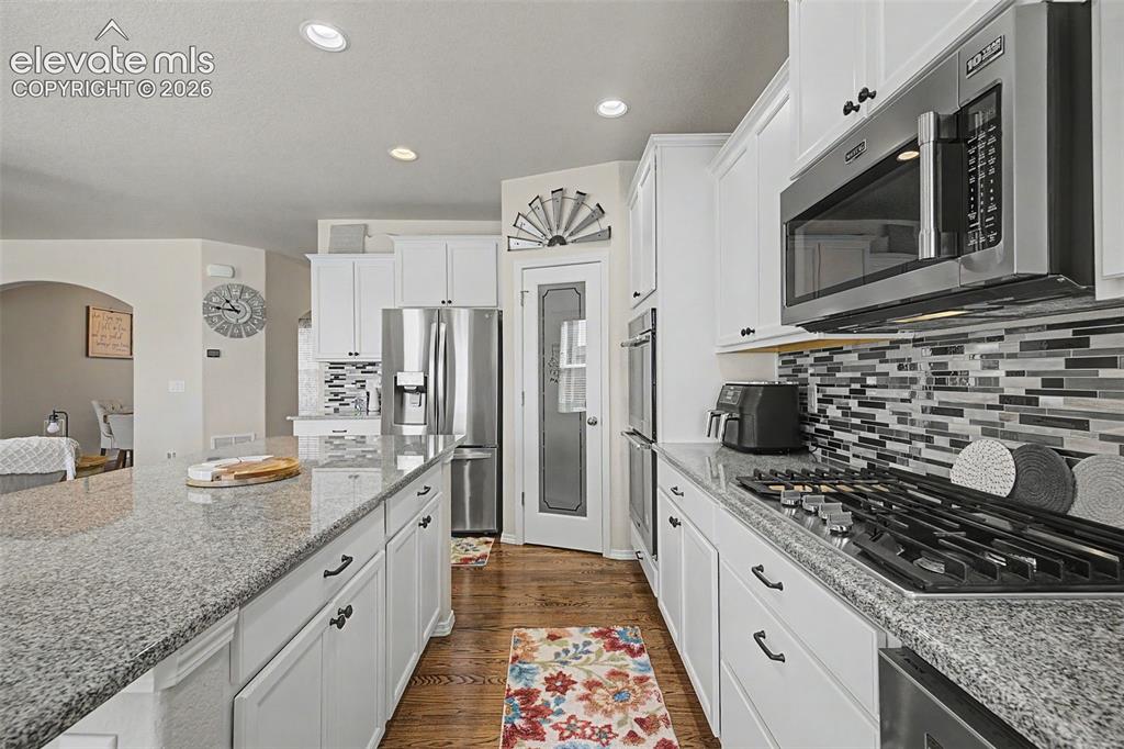 Image 14 of 39: Kitchen