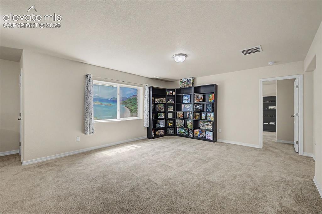 Image 31 of 39: Family Room