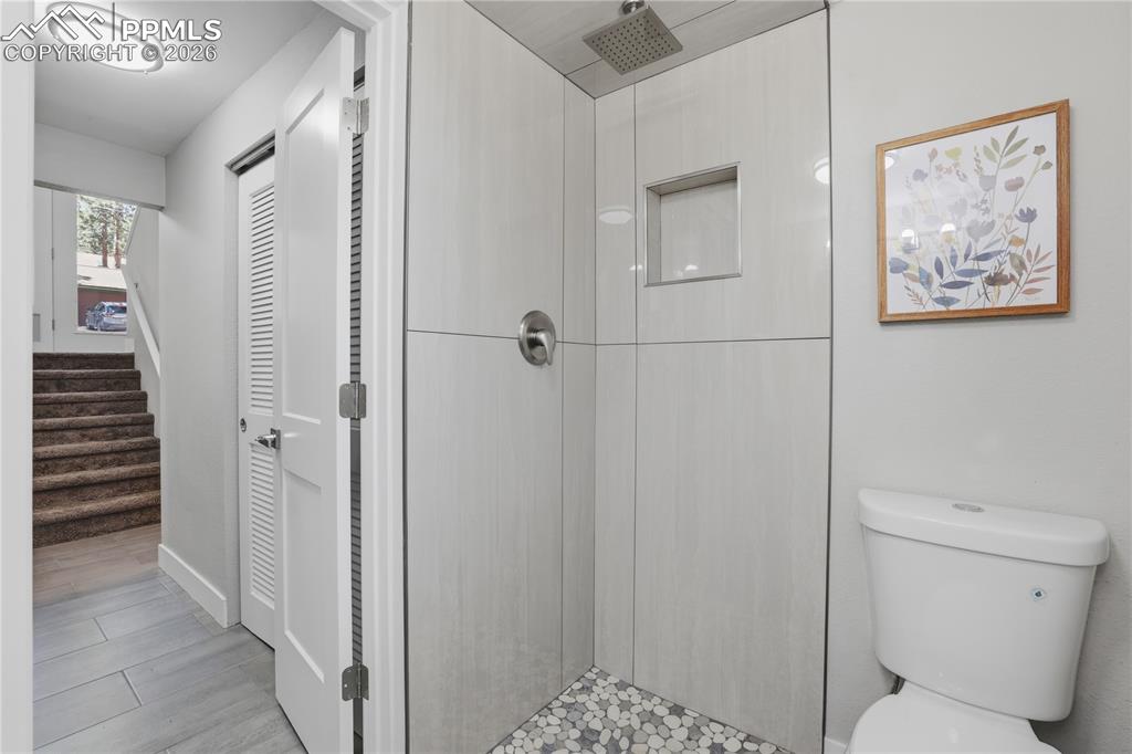 Image 11 of 42: Bathroom