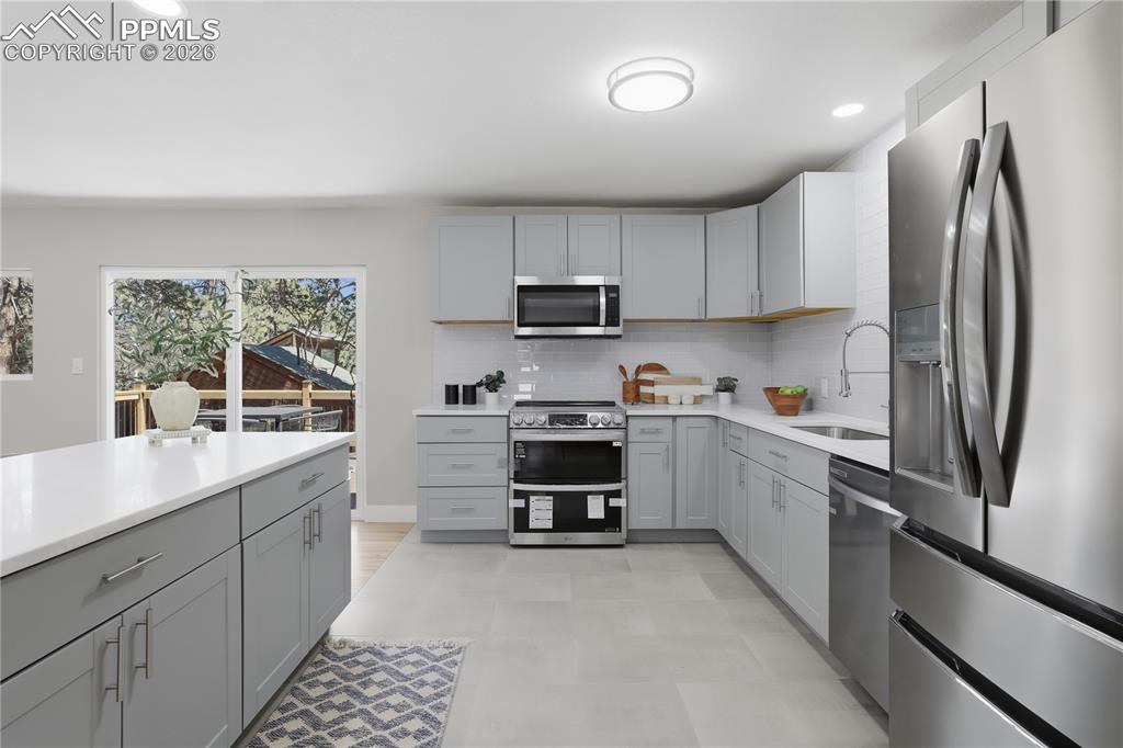 Image 15 of 42: Kitchen
