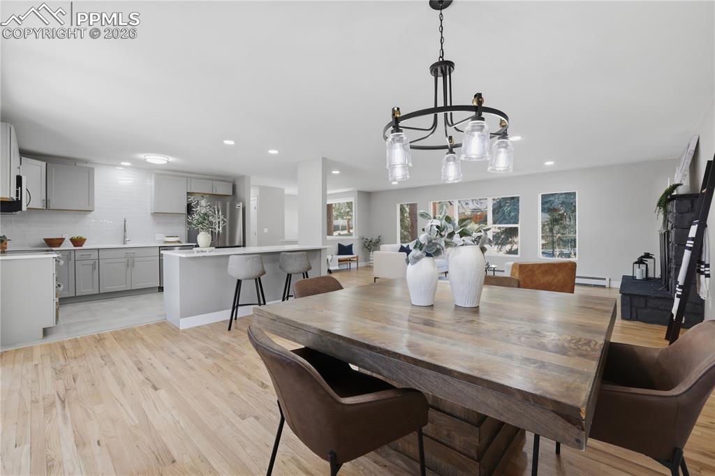 Image 16 of 42: Dining Area