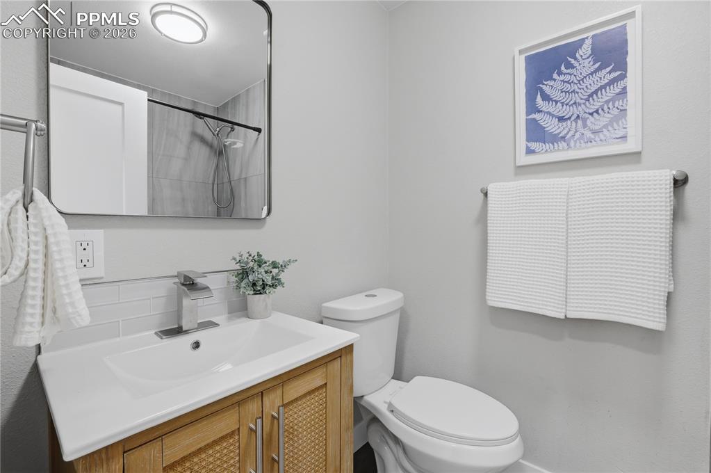 Image 21 of 42: Bathroom
