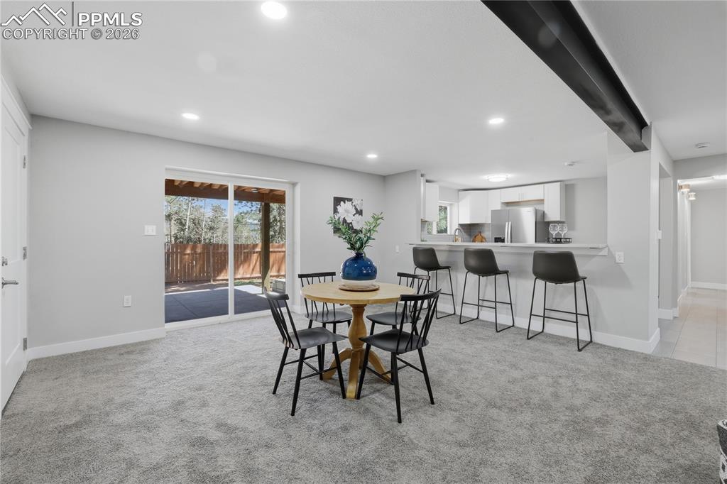 Image 7 of 42: Dining Area