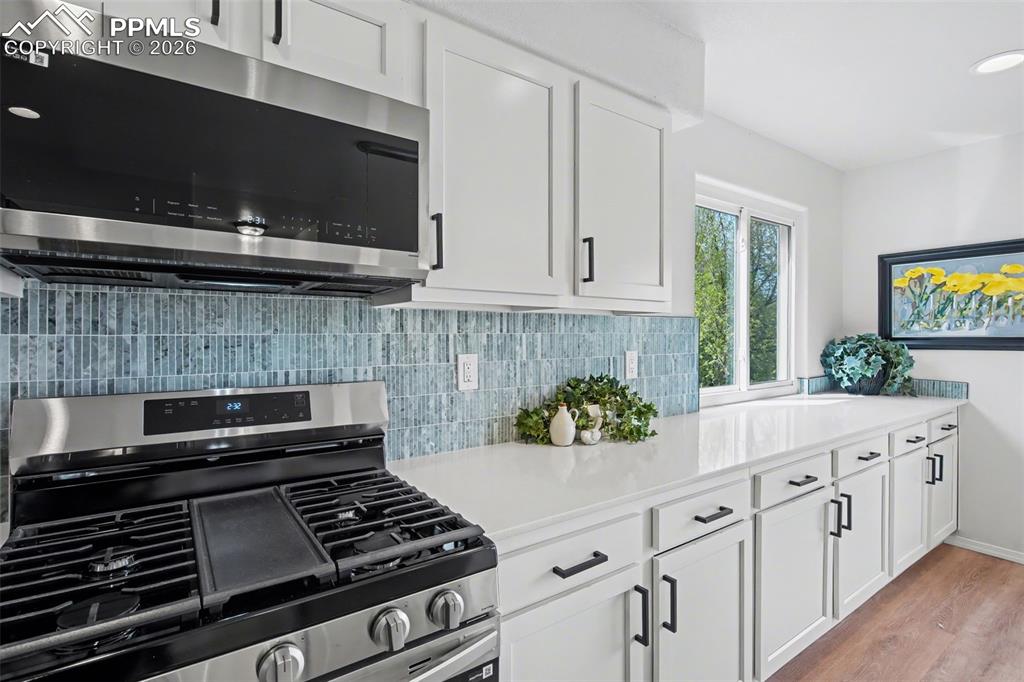 Image 11 of 40: Kitchen