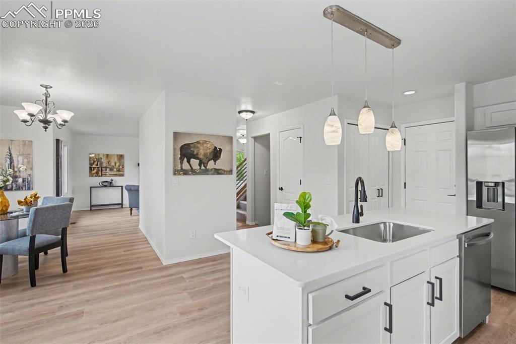 Image 12 of 40: Kitchen