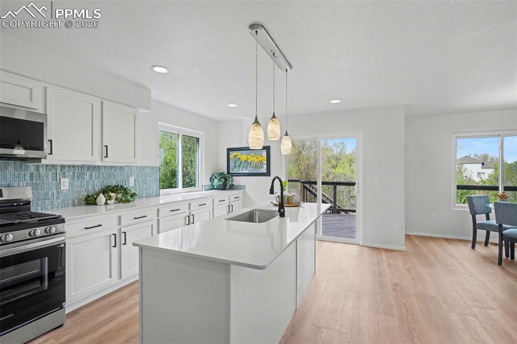 Image 13 of 40: Kitchen