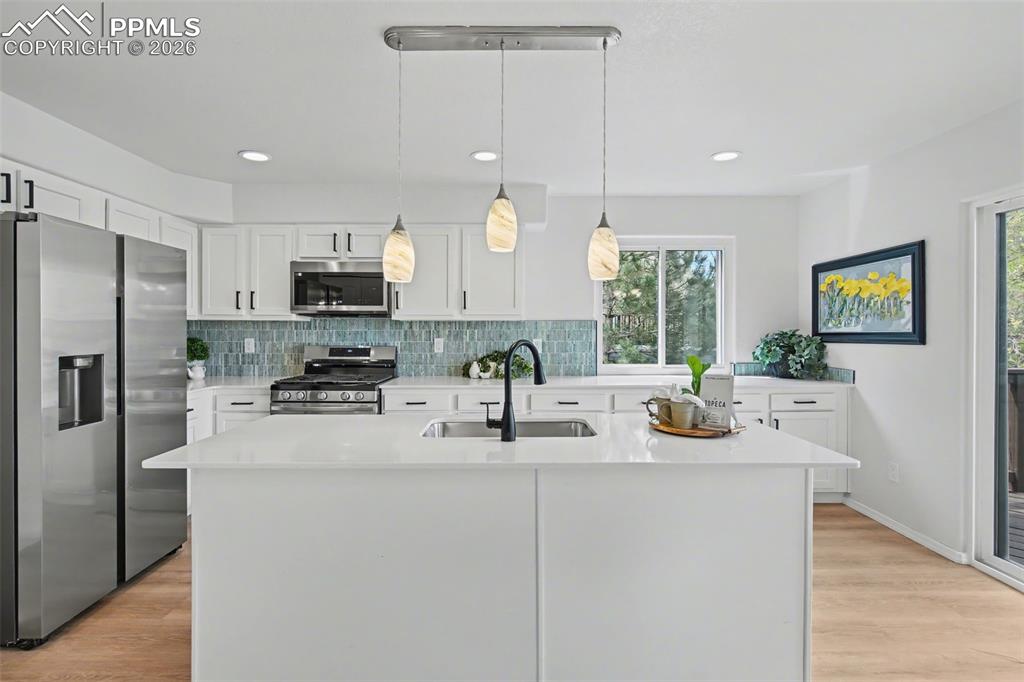 Image 14 of 40: Kitchen