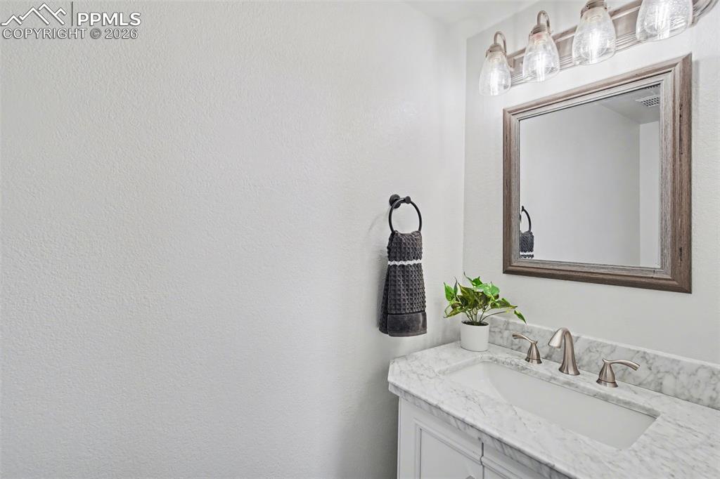 Image 16 of 40: Bathroom