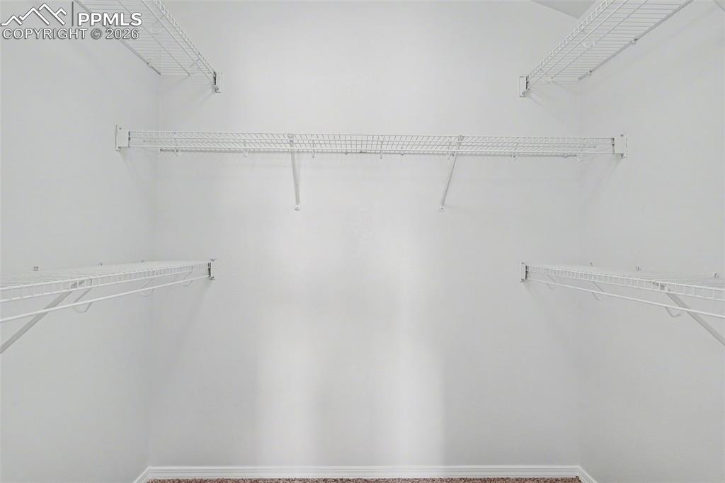 Image 25 of 40: Closet