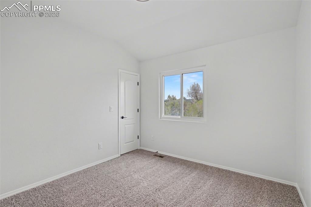 Image 31 of 40: Bedroom