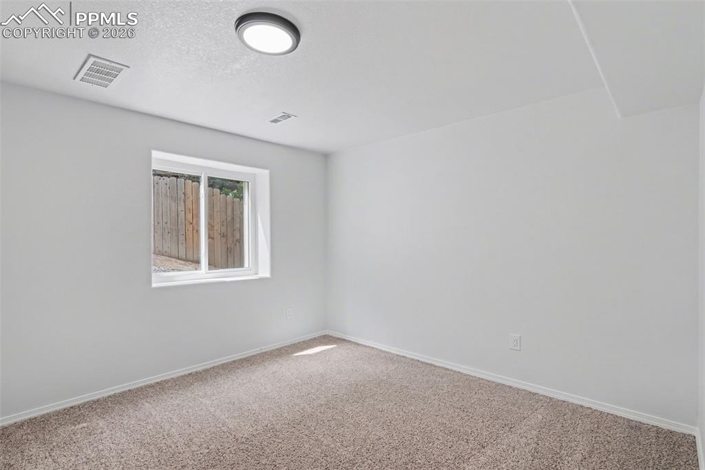 Image 34 of 40: Bedroom