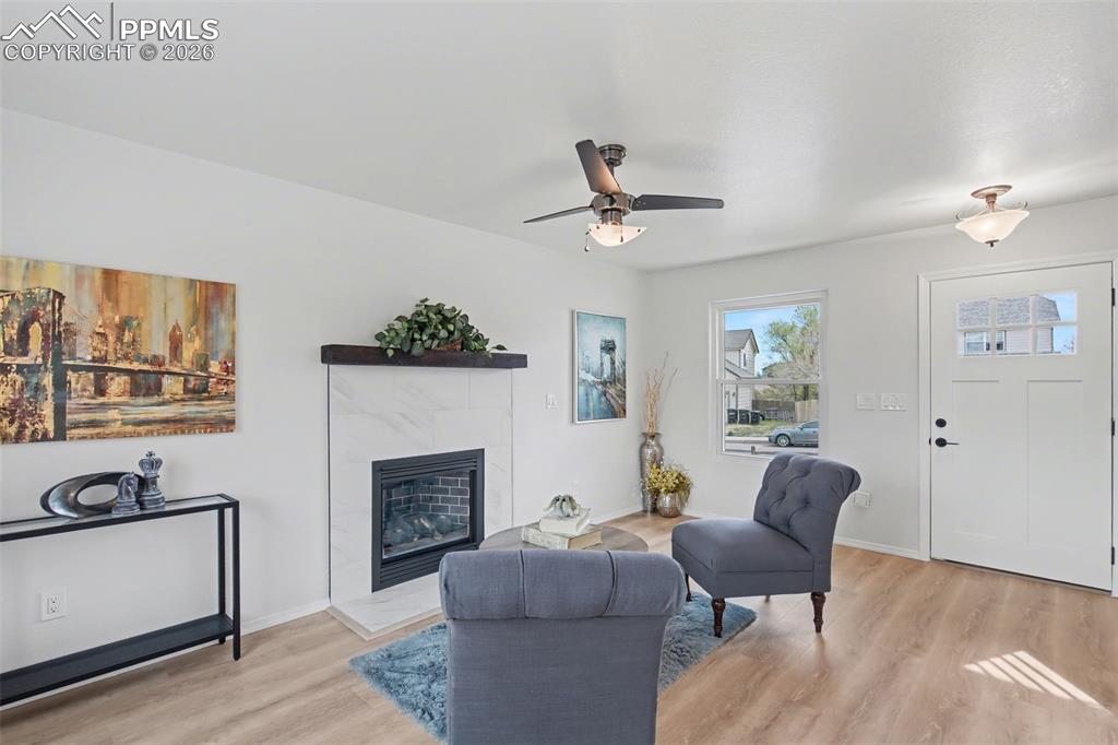 Image 4 of 40: Living Room