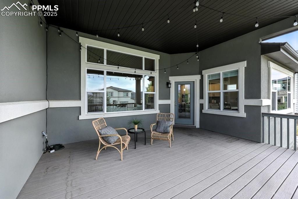 Image 17 of 37: Deck