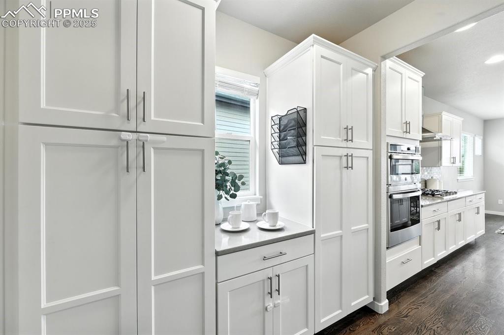 Image 4 of 37: Kitchen