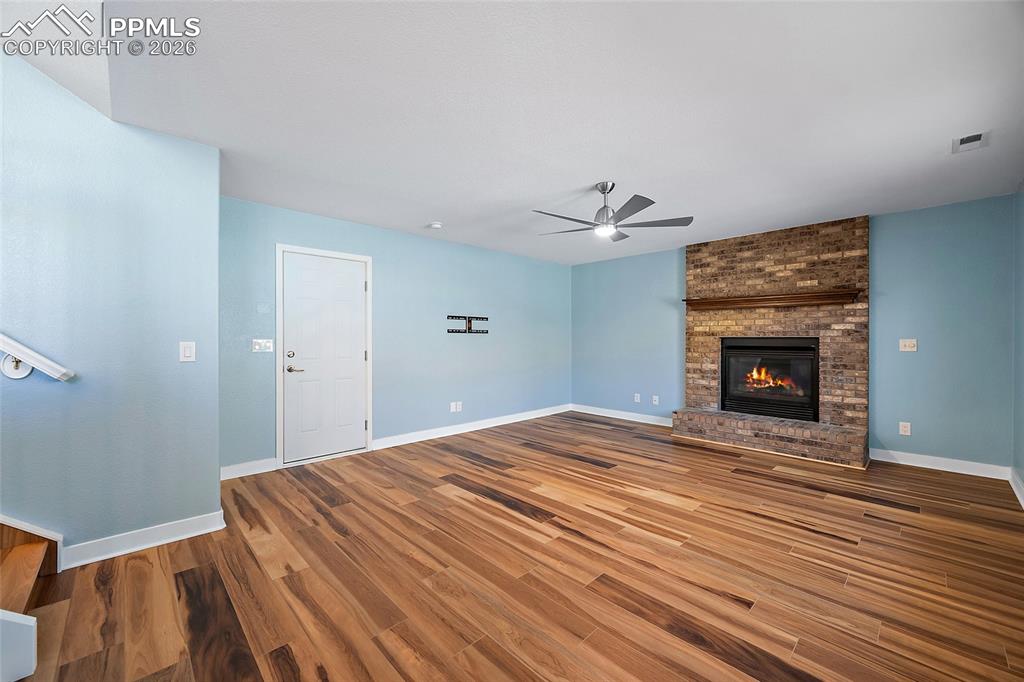 Image 18 of 26: Living Room