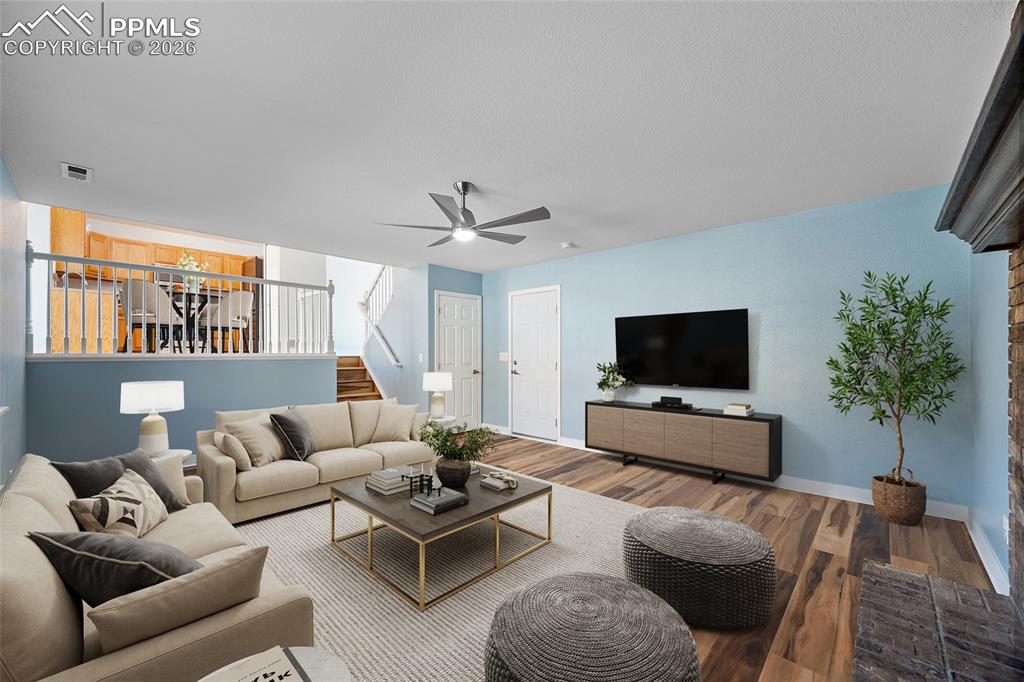 Image 19 of 26: Living Room