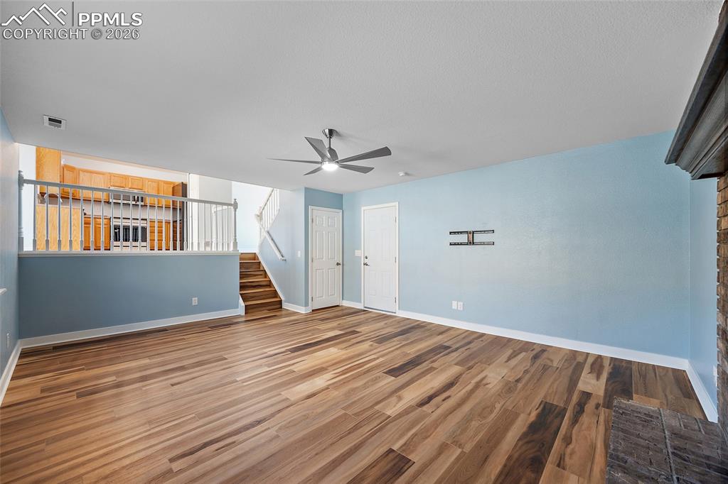 Image 21 of 26: Living Room