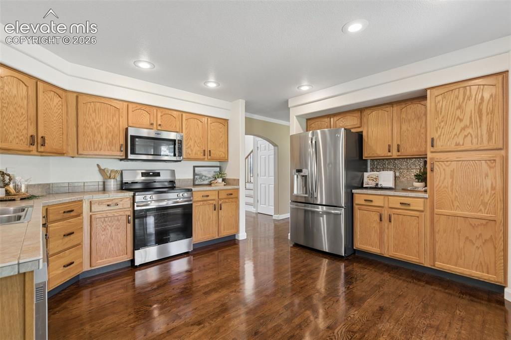 Image 12 of 50: Kitchen