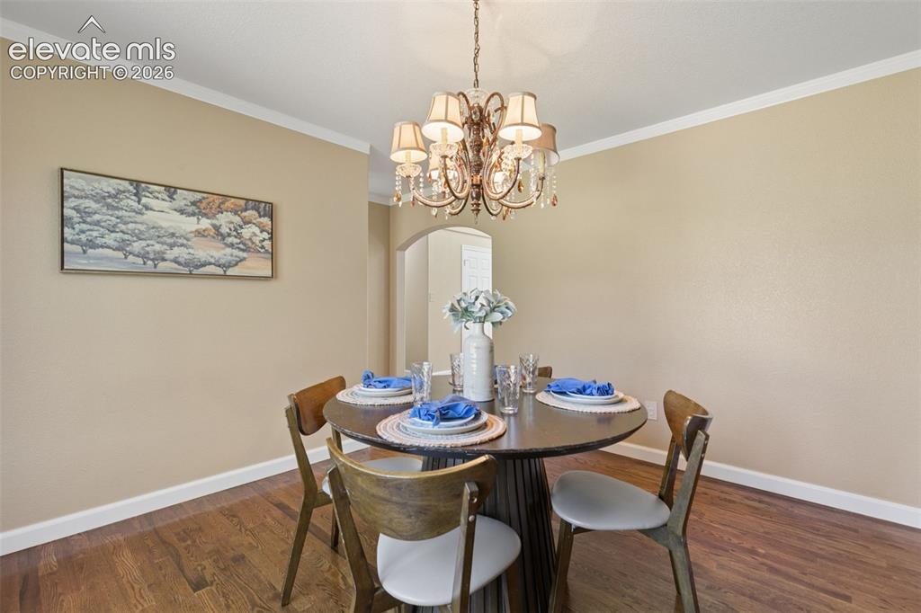 Image 7 of 50: Dining Area