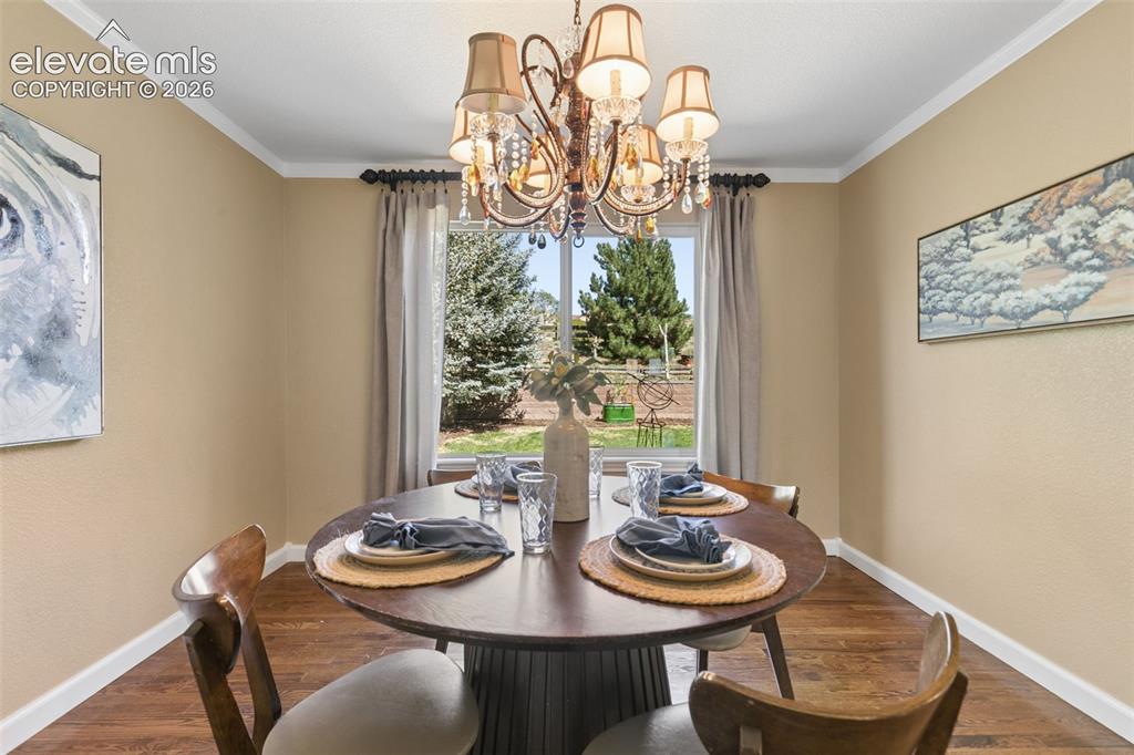 Image 9 of 50: Dining Area