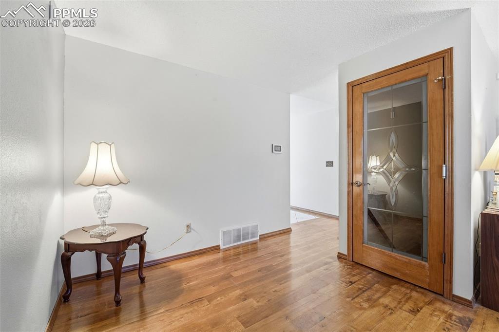 Image 7 of 35: Living Room