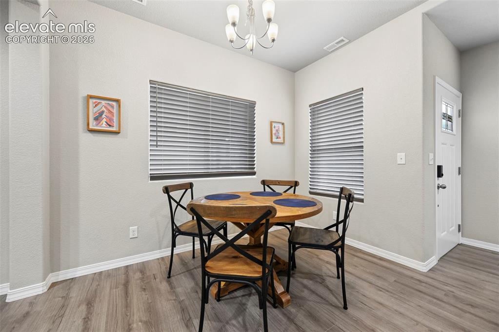 Image 10 of 28: Dining Area