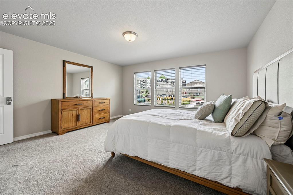 Image 19 of 28: Bedroom