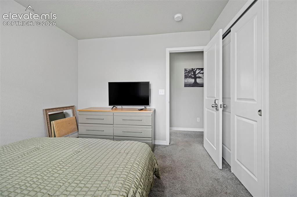 Image 25 of 28: Bedroom